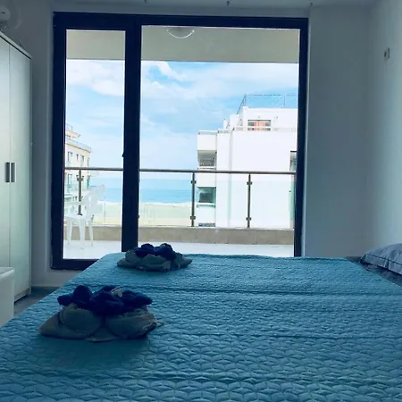 Beach Apartment *
