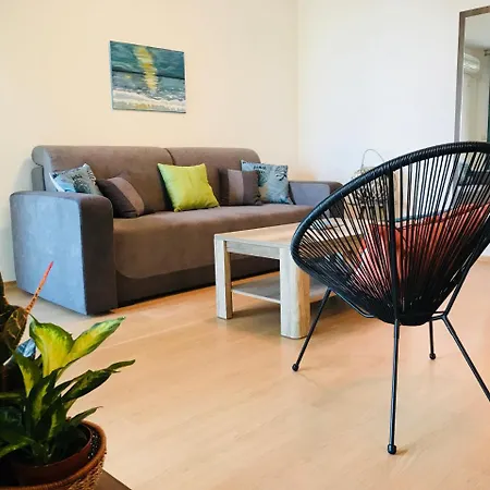 Beach Apartment *