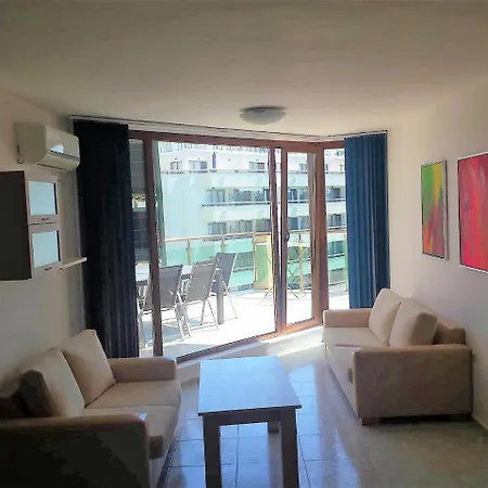 Beach Apartment *