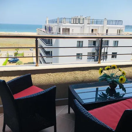 Beach Apartment *